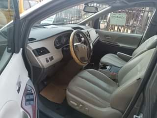 A picture of 2013 Toyota Sienna Toks