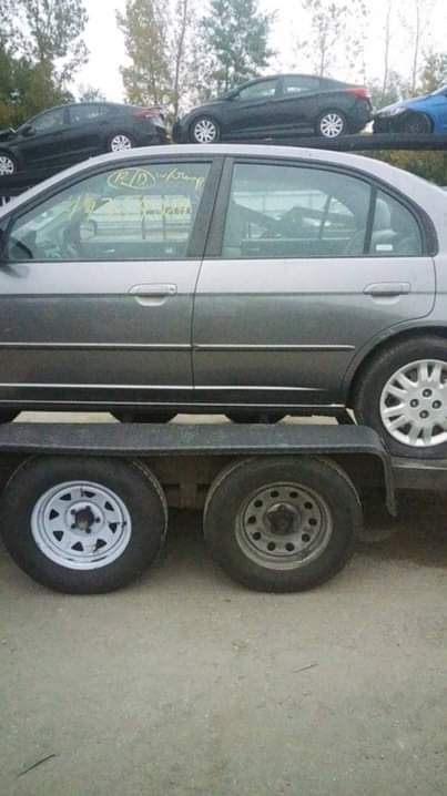 A picture of 2004 Honda Civic For Urgent Sale Accident Free 4 Plug