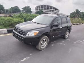 A picture of Awoof deal Toyota Raf4 2008 model Painted on first body