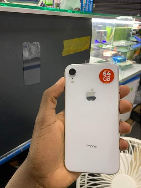 A picture of Iphone XR at 670k