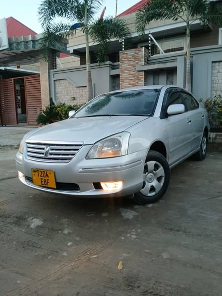 A picture of 2005 TOYOTA PREMIO F