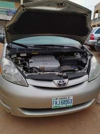 A picture of Pure First Body Toyota sienna 2007 model