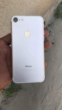 A picture of iPhone 7 gb32