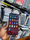 A picture of Samsung galaxy S10 dous