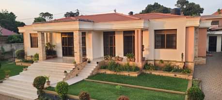 A picture of Beautiful Home on Sale 350million in Namugongo Sonde road before