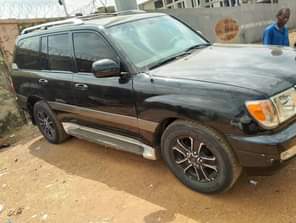 A picture of Toks standard LANDCRUISER V8 engine super clean interior untempered engine