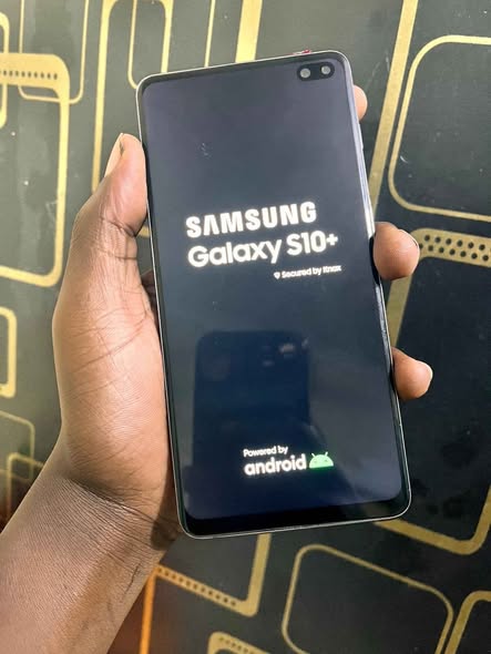 A picture of SAMSUNG S10