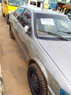 A picture of 2000 Toyota Camry 1