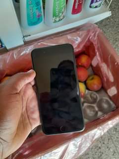 A picture of iphone 8 gb 64 bh 72