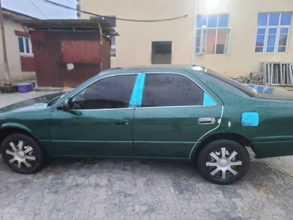 A picture of 2000 Toyota camry