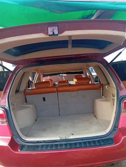A picture of Toyota highlander 05