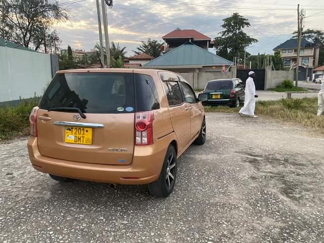 A picture of Toyota raum new