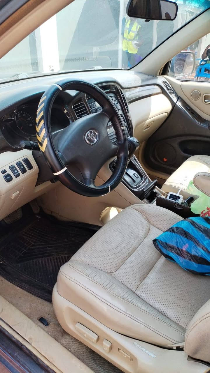 A picture of TOYOTA HIGHLANDER