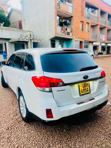 A picture of Subaru outback 2010 model Ushs 25 000 000 0706338271
