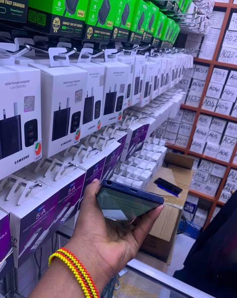 A picture of Samsung note 10plus gb256 no finger