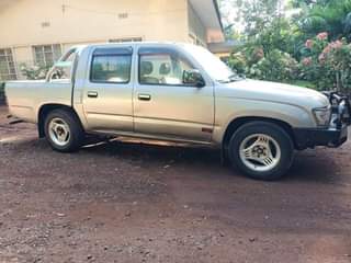 A picture of 2000 Toyota Toyota Hilux double cabin
