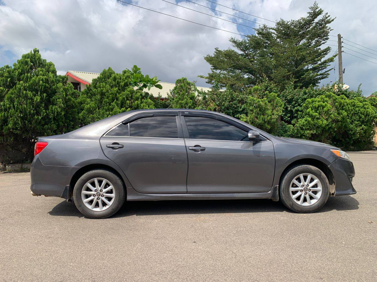 A picture of Toyota Camry 013 model.
