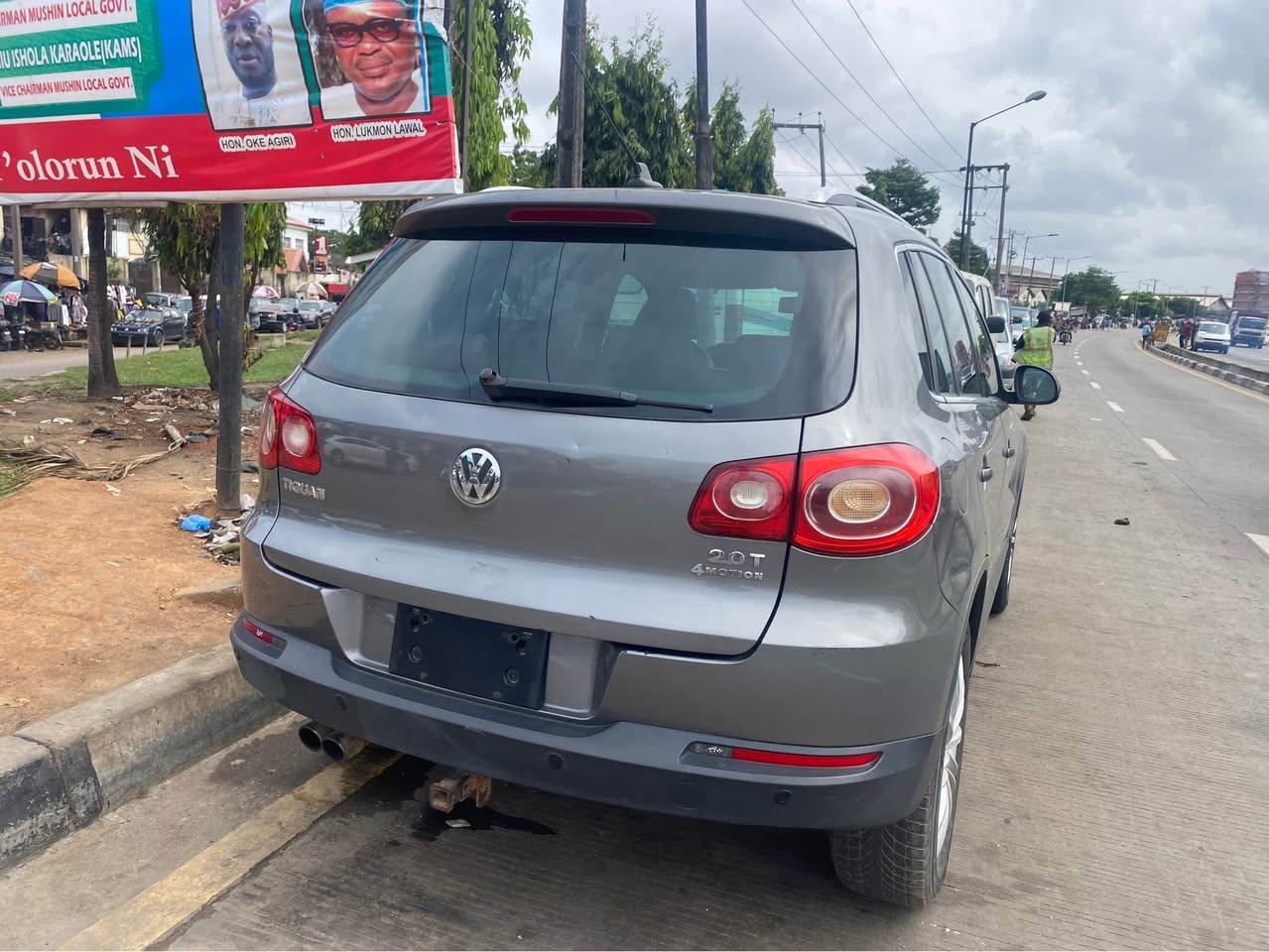 A picture of Clean Volkswagen Tiguan with Reverse Camera Sunroof Chilling AC for
