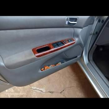 A picture of TOYOTA Camry 2005