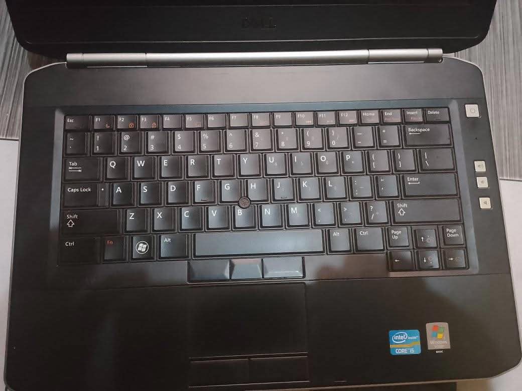 A picture of Dell laptop
