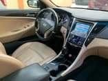 A picture of Hyundai Sonata 2013