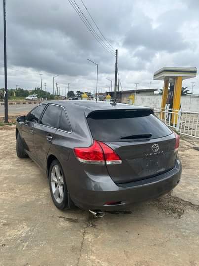 A picture of 2010 VENZA REG Pure toks standard fullest option with panoramic