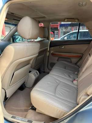 A picture of Lexus RX330 2005