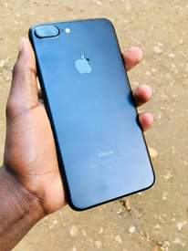 A picture of iPhone 7 Plus 128Gb at 300k