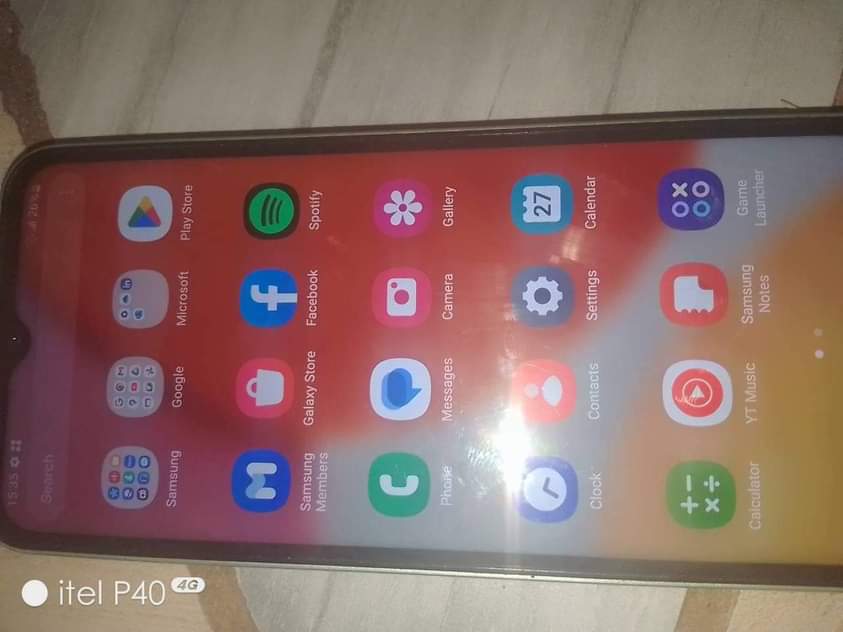 A picture of Samsung a14 original no crack no dot still new wish