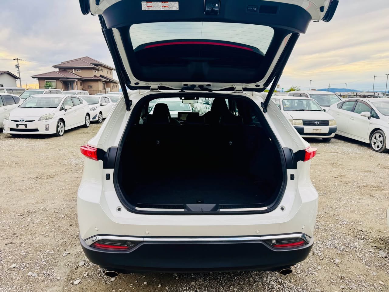 A picture of Toyota Harrier Hybrid AXUH85 Premium Package 4WD 2.5L Hybrid 2021