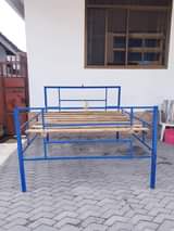 A picture of Vitanda vya chuma 5 6 165 000