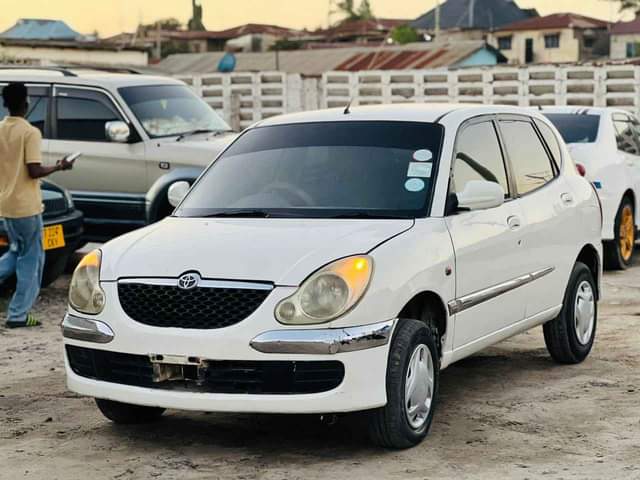 A picture of TOYOTA DUET NAMBA C PIGA 255 714 550 592