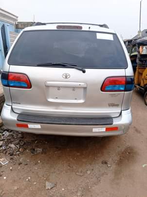 A picture of 2002 Toyota Sienna
