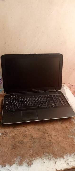 A picture of Dell laptop