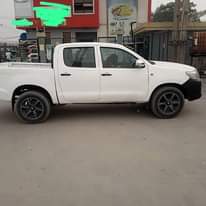 A picture of DISTRESS SALE TOYOTA HILLUX 012 EVERYTHING WORKING PERFECTLY OK PRICE
