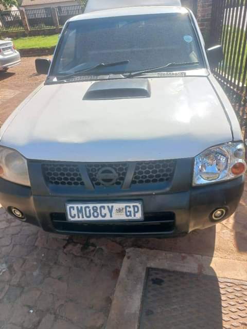 used nissan np300