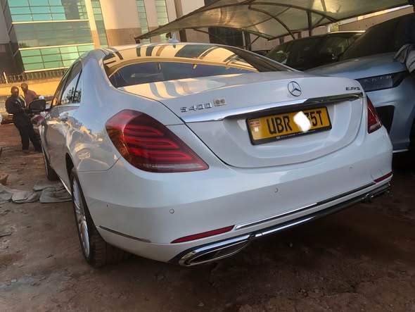 A picture of Mercedes Benz S400 Leather seats model 2019 for inspection contact