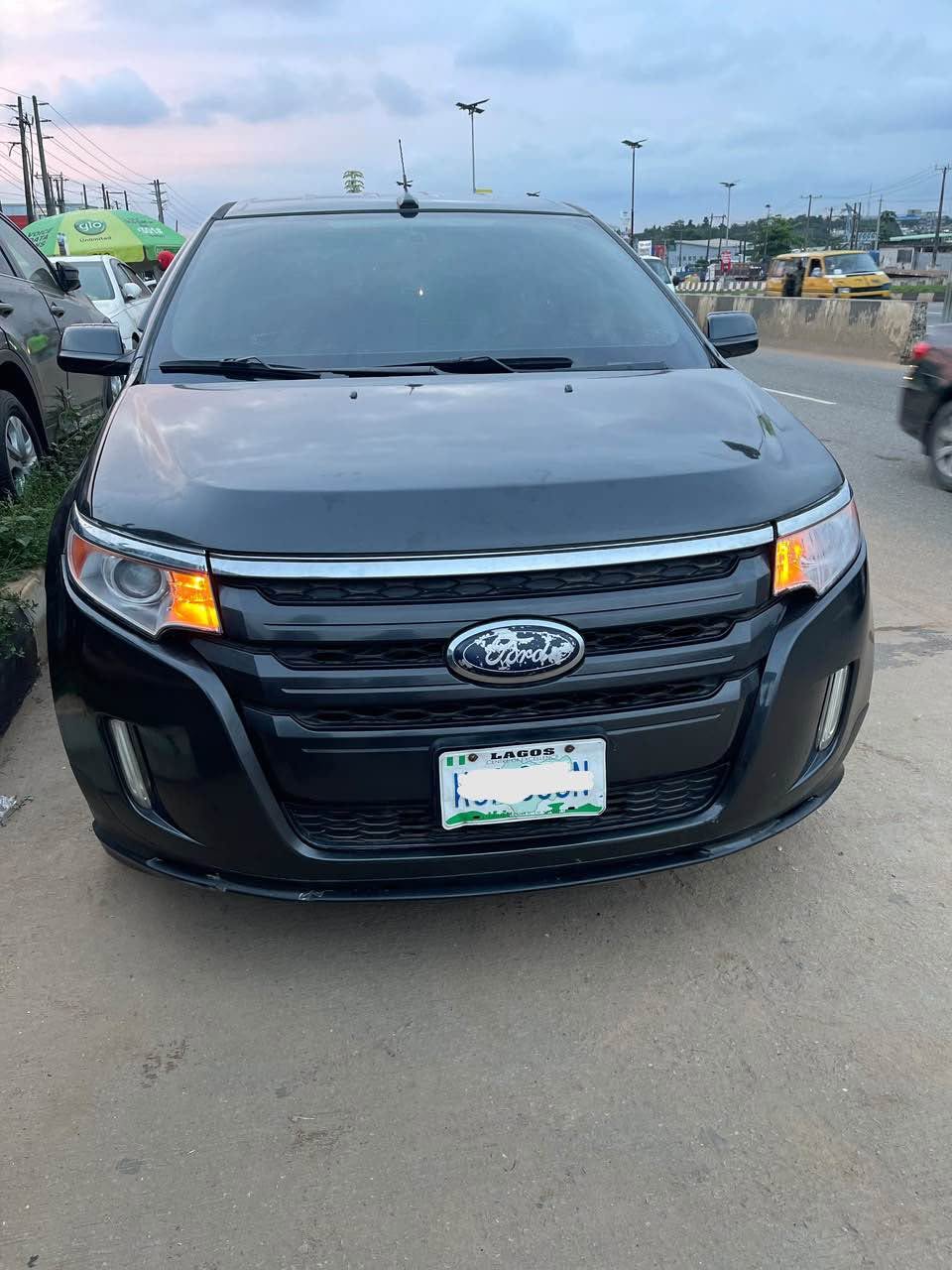 A picture of FORD EDGE 2013