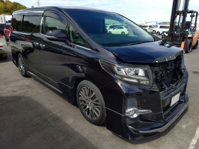 A picture of DAMAGED TOYOTA ALPHARD READY TO BE IMPORTED UGX15M CALL WHATSAPP