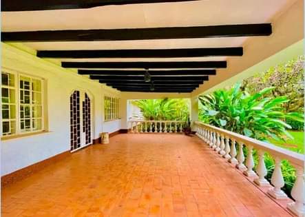 A picture of bedroomed 4 baths house on 80