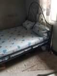A picture of Kitanda cha chuma kinauzwa ukitaka na godoro freshii tunapatikana magomen