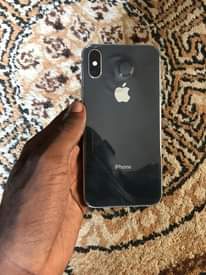 A picture of iPhone XS 64gb bei 390 000 0692853914 Face ID battery