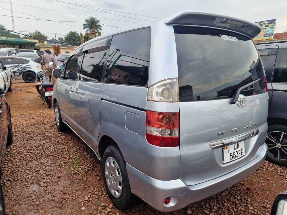 A picture of 2007 Toyota Noah