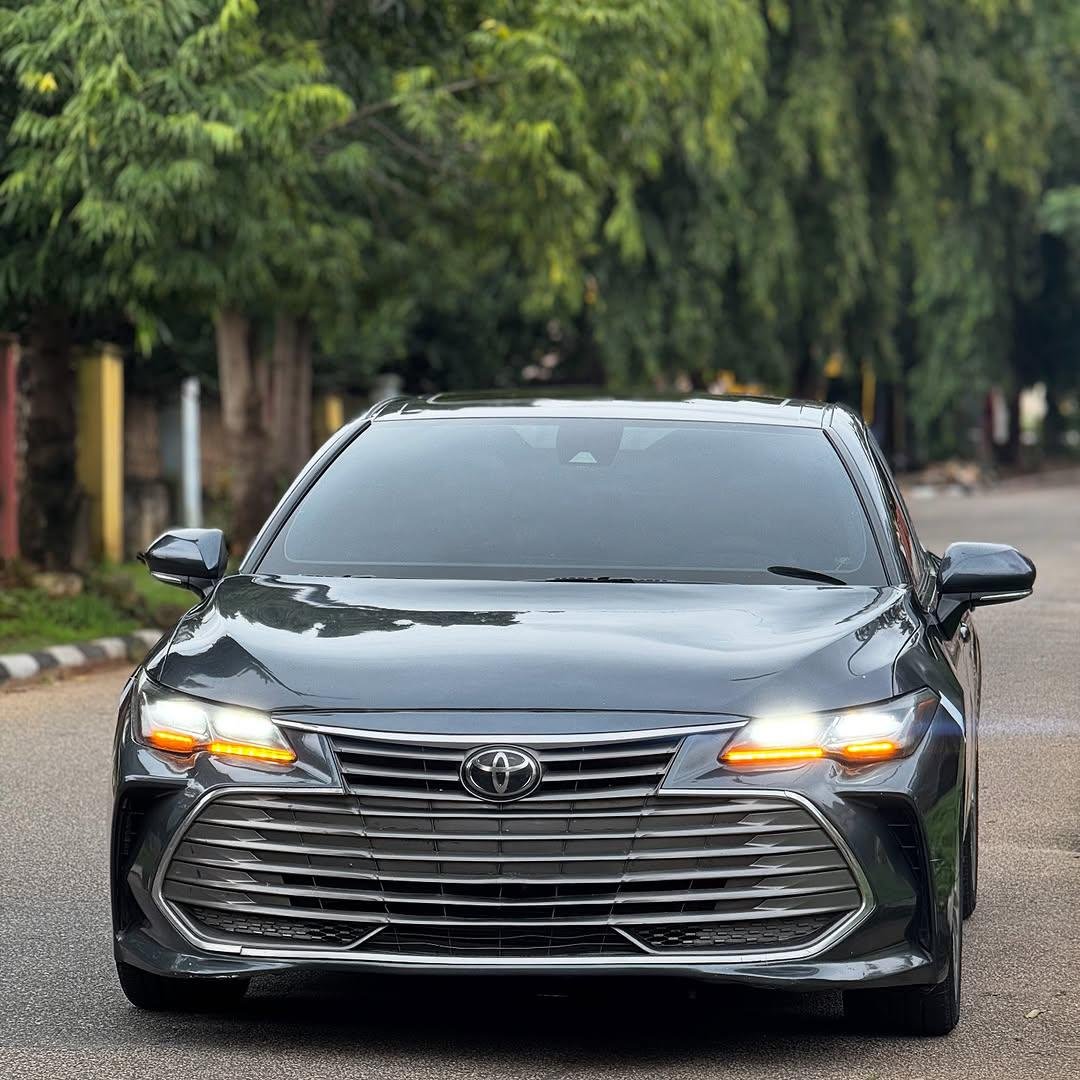 A picture of 2020 Toyota avalon limited