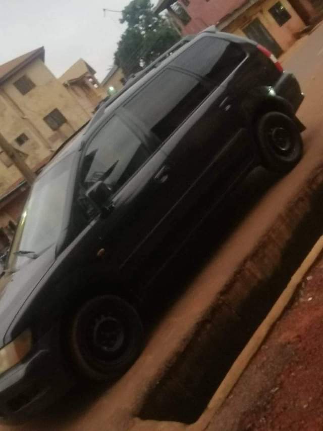 A picture of 1998 spacewagon wagon