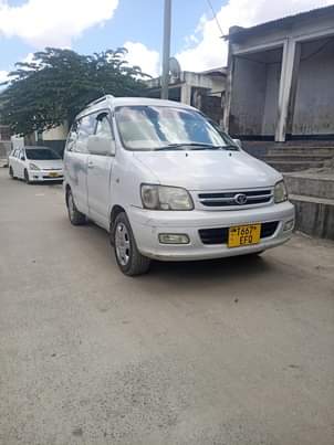 A picture of TOYOTA NOAH T667 EFQ