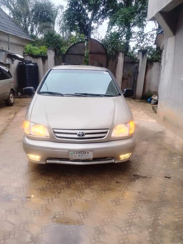 A picture of 2001 model 08067069081