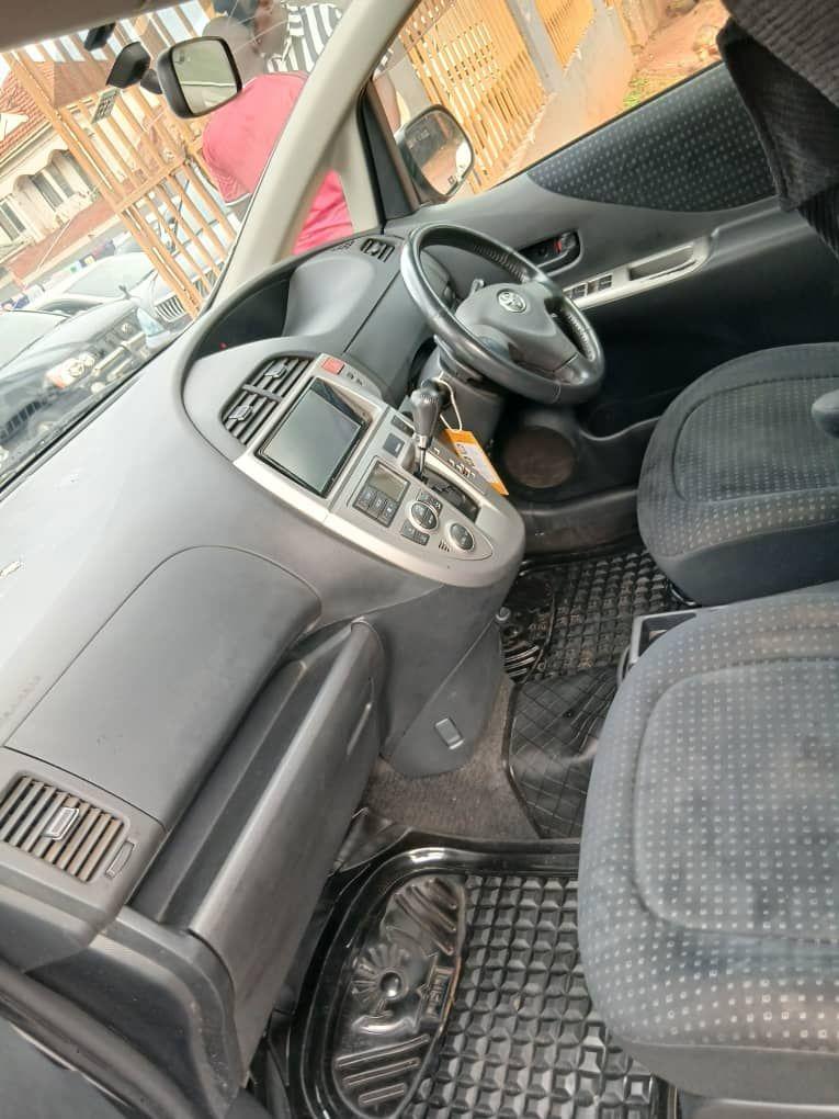 A picture of 2010 Toyota rectis toyota