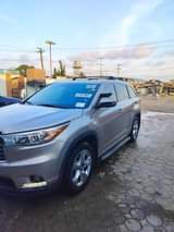 A picture of Toyota Highlander 2016