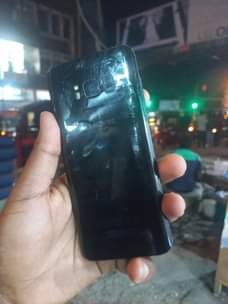 A picture of SAMSUNG S8